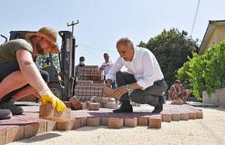 Başkan Aydın işçilere yardım etti