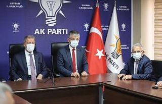 Başkan Büyükkılıç, Bakan Akar ile birlikte Cumhurbaşkanı...