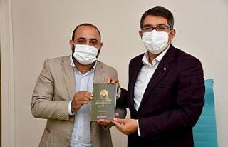 Başkan Çelik ‘Şekerci Hüseyin Dede’ kitabını...