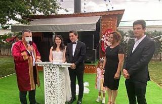 Başkan Ertuğrul Çetin, çiftlerin mutluluklarına...