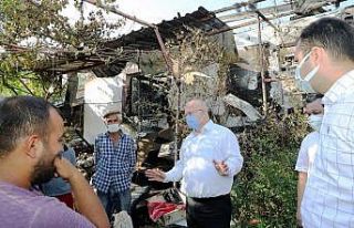 Başkan Gümüş’ten evi yanan aileye yardım sözü