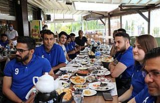 Başkan Köse Tekerlekli Sandalye Basketbol takımıyla...