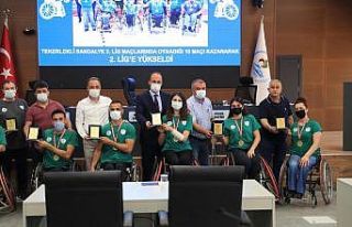 Başkan Örki’den şampiyonlara teşekkür plaketi