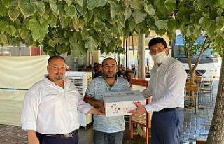 Başkan Özcan’dan kahveci esnafına tatlı sürpriz