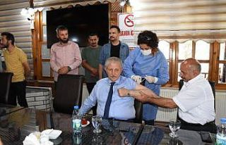 Başkan Sarı’dan muhtarlara aşılamaya destek...