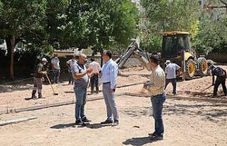 Başkan Savran, belediye ekiplerinin çalışma alanlarında...