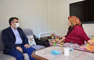 Başkan Yılmaz’dan Münevver Teyze’ye bayram...