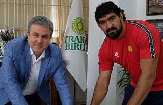 Başpehlivan Koç, sözleşmesini 2023’e kadar uzattı