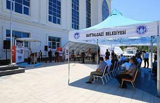 Battalgazi Belediyesi önünde afet eğitim çadırı...