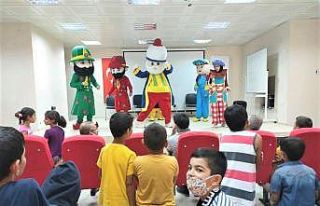 Bayburt’ta çocuklar tiyatro ile eğlencenin tadını...