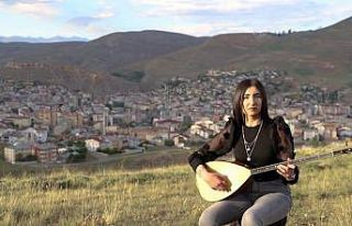 Bayburt’ta öğretmenler çocuklar için türkü...