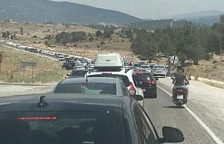 Bayram dönüşü hatalı sollama kazaya neden oldu:...