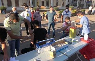 Bayram namazı sonrası vatandaşlar Covid-19 aşısı...