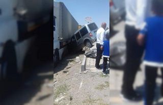 Bayram ziyareti için yola çıkan araç tırın altına...