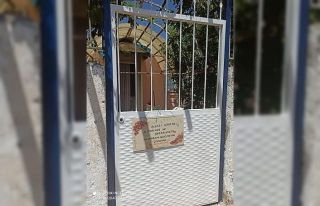 Bayram ziyaretine imzalı kitap hediyesi