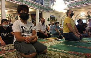 Bayramı namazı camilerde virüs tedbirlerine uygun...