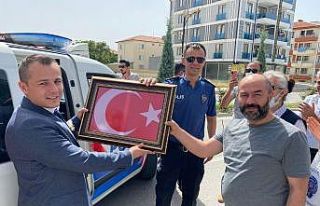 Bekçi, gelin almaya süslenen devriye aracı ile...