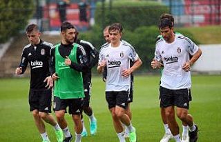 Beşiktaş yağmur altında çalıştı