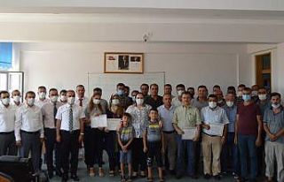 Besni’de mesleki eğitim merkezi kursiyerleri diplomalarına...
