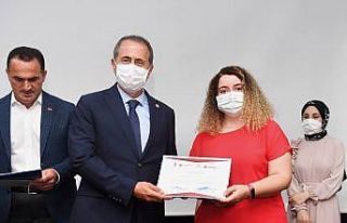 Beyoğlu’nda online eğitim programına katılan...