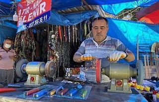 Bıçakçılar Kurban Bayramı için tezgahlarını...