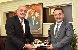 Bilecik Valisi Şentürk’ten veda ziyareti