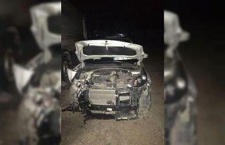 Bilecik’te 2 otomobil kafa kafaya çarpıştı,...