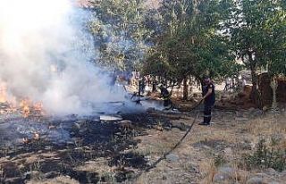 Bingöl’de korkutan yangın evlere sıçramadan...