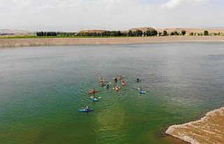 Bingöl’de öğrenciler, pandeminin stresini kanoyla...