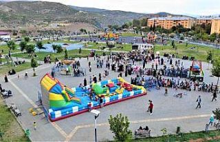 Binlerce çocuk belediye şenliğinde doyasıya eğlendi