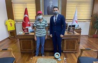 Biriktirdiği 15 Temmuz anısı paralarını bağışladı