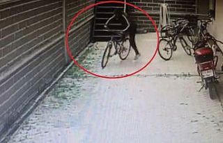 Bisiklet çalarken güvenlik kamerasına yakalandı