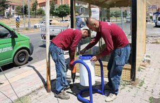 Bitlis Belediyesinden kaldırımlara çöp kovası...