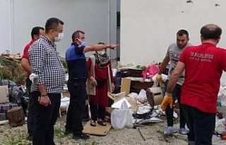 Boş araziyi çöplüğe çeviren kadın mahalleyi...