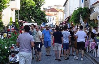 Bozcaada tatilci akınına uğradı