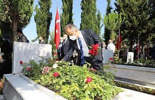 Bursa şehitliklerde duygusal anma