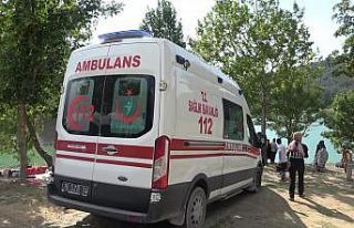 Bursa’da 3 çocuğunu kurtarmak için suya giren...