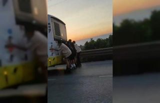 Bursa’da gençlerin patenle tehlikeli yolculuğu