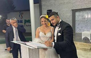 Bursa’da nikah memuru kendi kızının nikahını...