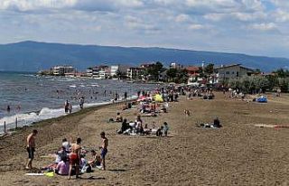 Bursalılar pazar gününü denizde geçirdi