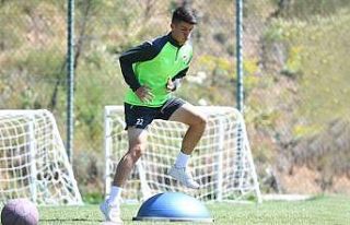 Bursaspor, Taha Altıkardeş’in sözleşmesini 2025’e...