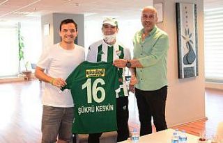 Bursaspor taraftarı Şükrü Keskin, kulübü ziyaret...