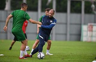 Bursaspor Teknik Direktörü Mustafa Er ve yardımcısı...