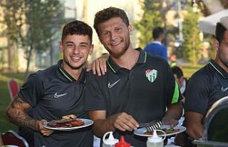 Bursasporlu futbolcular yemekte bir araya geldi