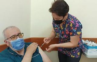 Büşra hemşireden ’aşı kampanyasına katılın’...