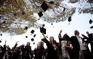 BUÜ’de çevre mühendisliğinde sürpriz mezuniyet