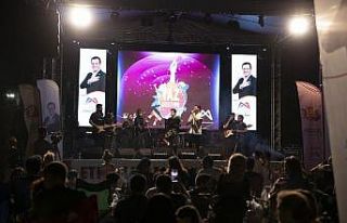 Büyükşehir Belediyesinin yaz konserleri sürüyor