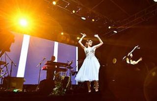 “Büyükşehir Parklarda” konserinde Melek Mosso’ya...