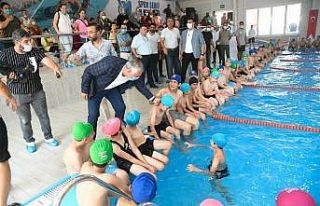 Büyükşehir’den ücretsiz yüzme kursu