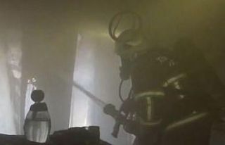 Buzdolabı prizinden çıkan yangın evi küle çevirdi